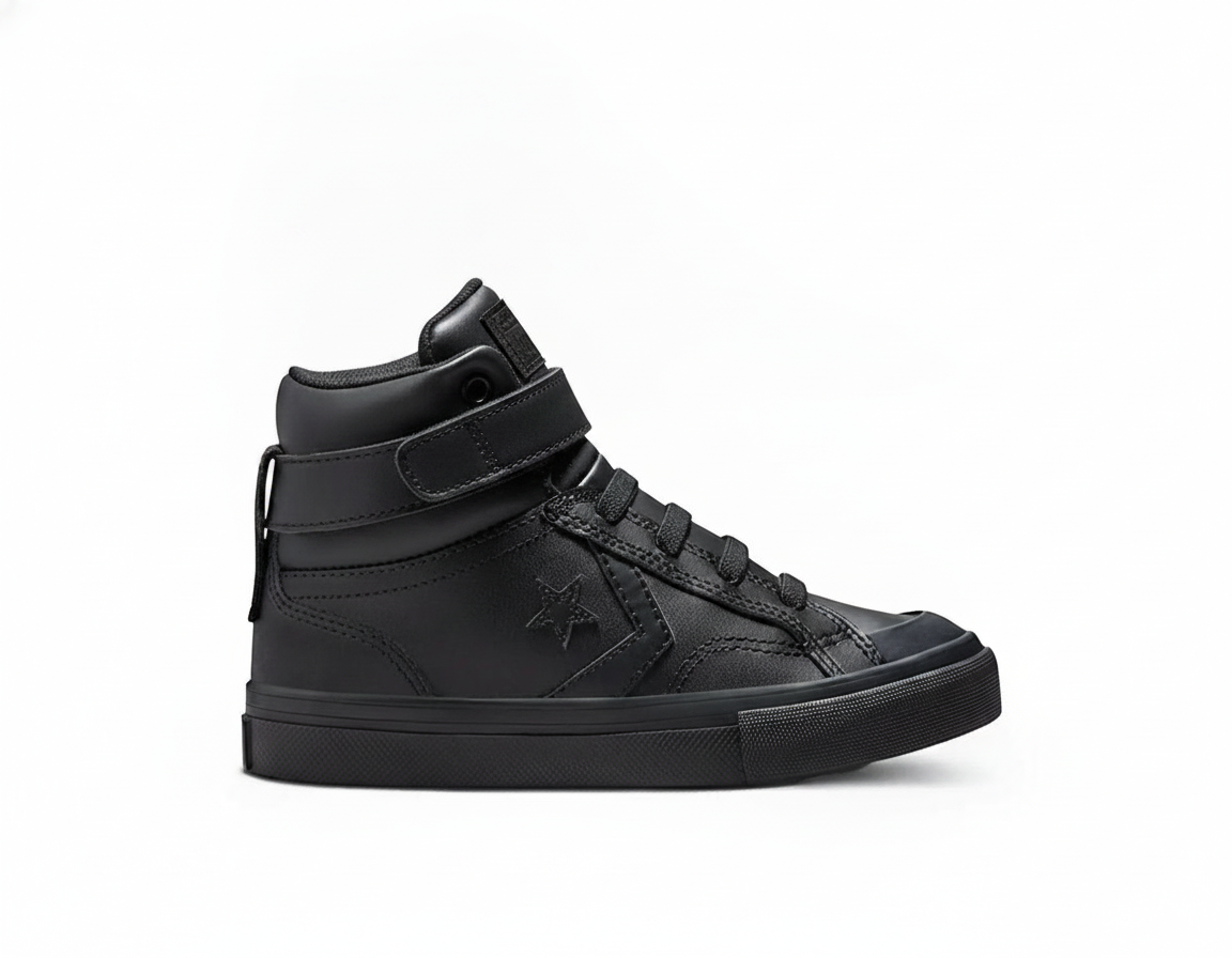 Zapatilla Urbana Niños Negro Monocromático con Correa